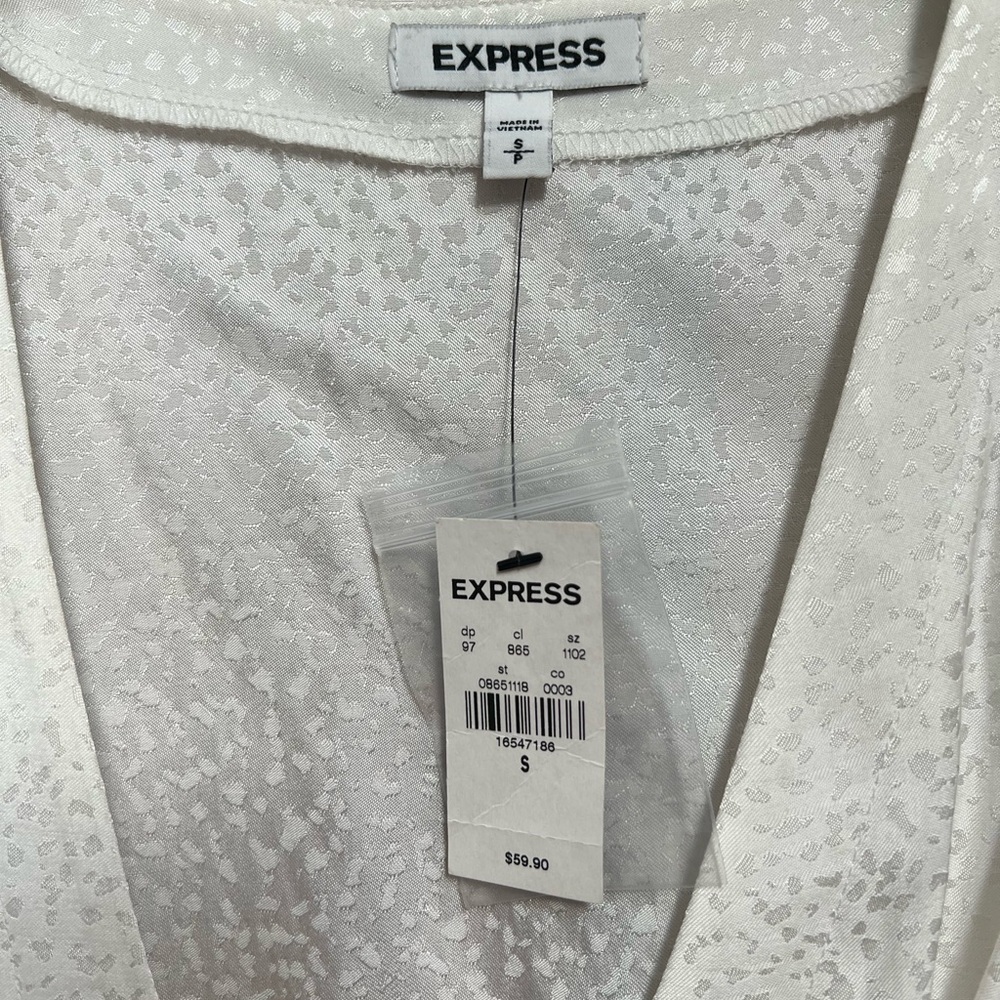 Express Ivory Patterned Top - Picture 2 of 2